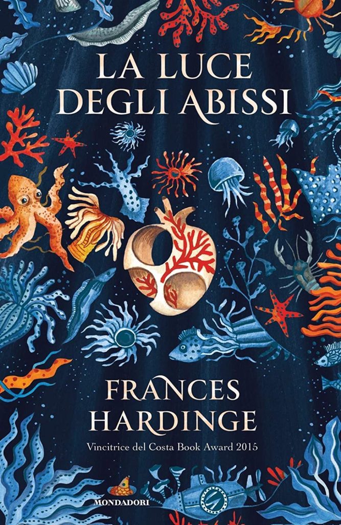 Book Cover: La luce delgi abissi di Frances Hardinge - SEGNALAZIONE